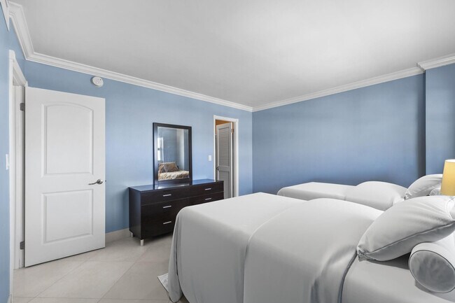 Building Photo - 511 Bayshore Dr