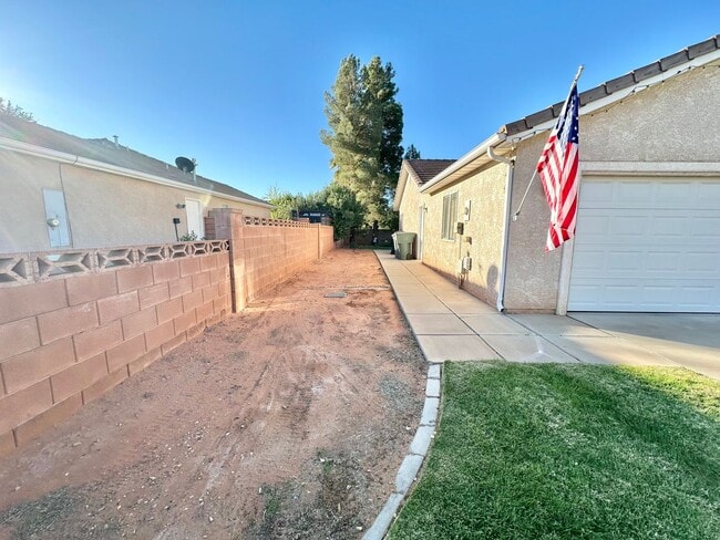 Building Photo - Charming 3 Bed, 2 Bath Home!