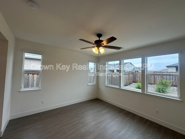 Building Photo - 657 Heathridge St