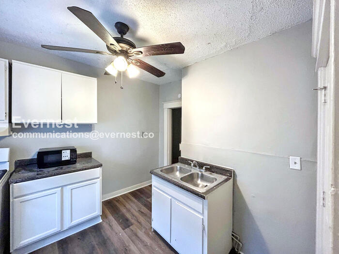 Building Photo - 180 Clark Pl