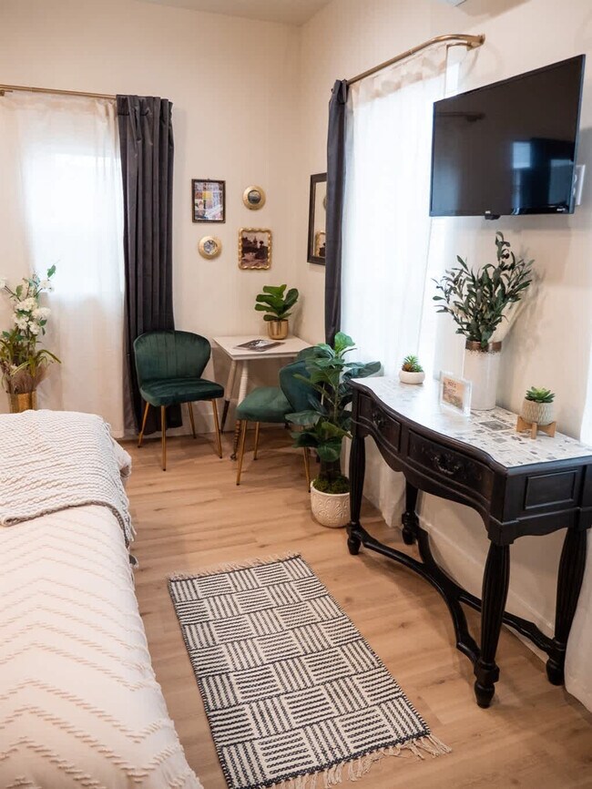 Building Photo - 3413 W Sunset Ave