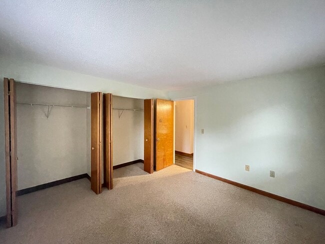 Building Photo - 37 Alice Dr