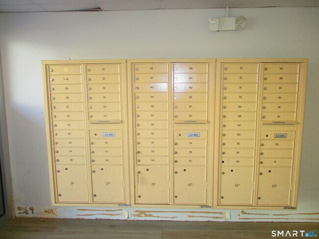 Building Photo - 87 Glenbrook Rd