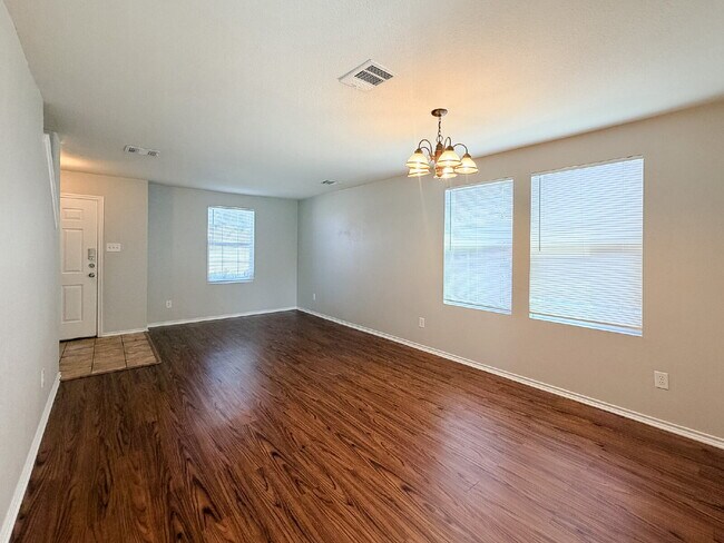 Building Photo - 2 Story - 4 Bed, 2.5 Bath Home in Crowley