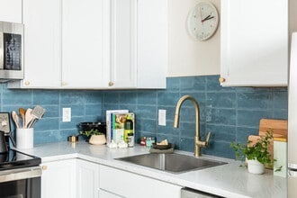 Building Photo - 754 Mt Vernon Ave