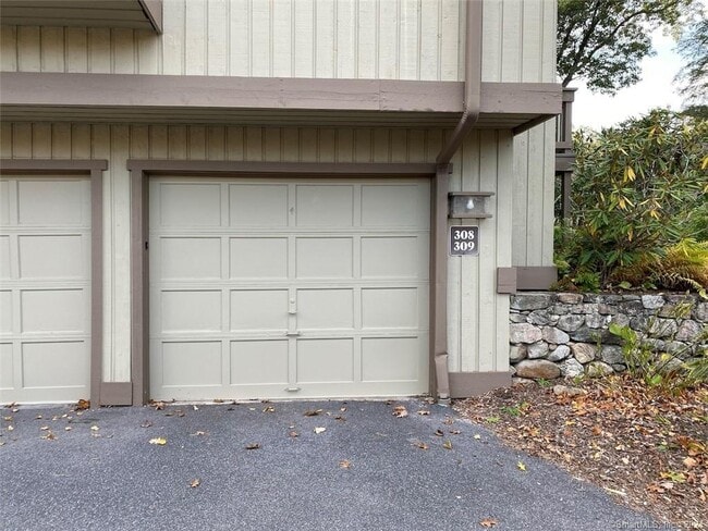 Building Photo - 311 Heritage Vlg