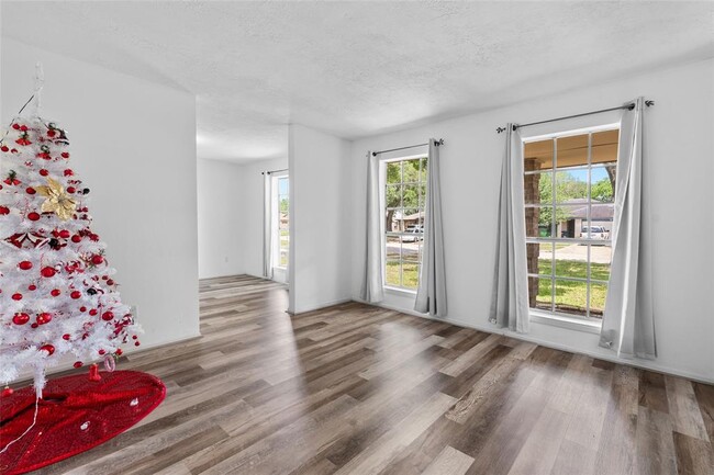 Building Photo - 22142 Pearl Lake Dr