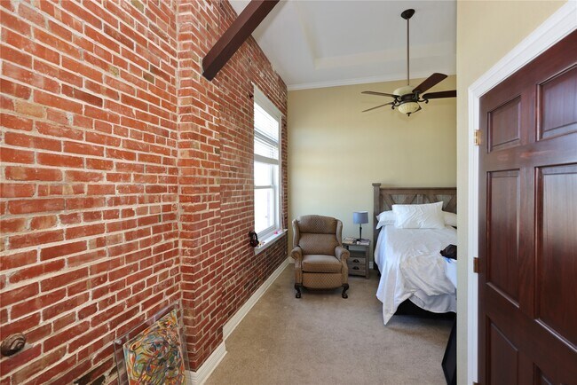 Building Photo - 1927 Harborside Dr