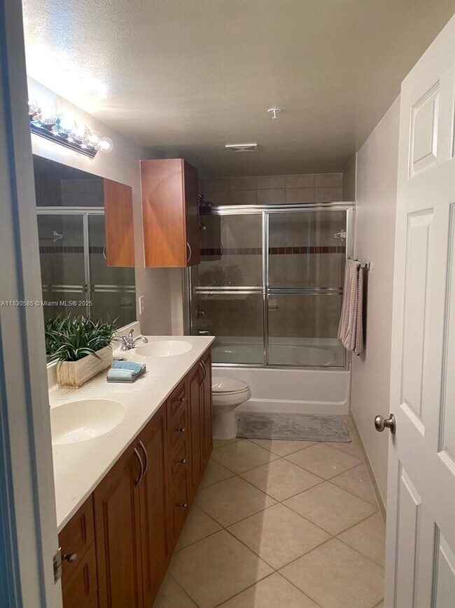 Building Photo - 6475 Emerald Dunes Dr