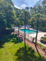 Pool - Creekwood Apartments