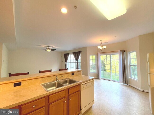 Building Photo - 23435 Dahlia Cir