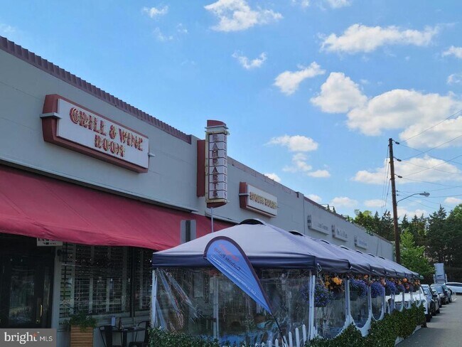 Building Photo - 3254 Valley Dr