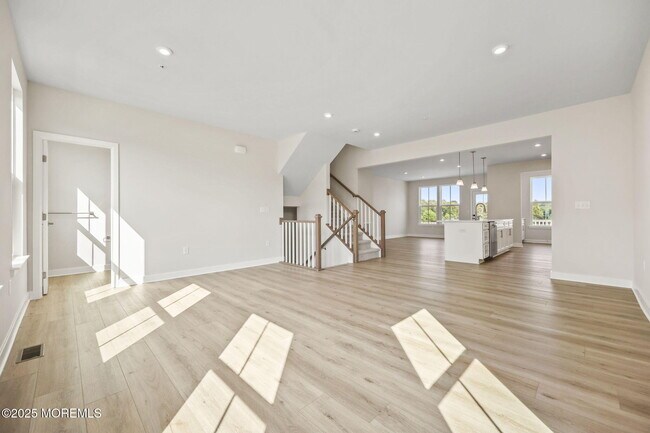 Building Photo - 20 Gramercy Dr