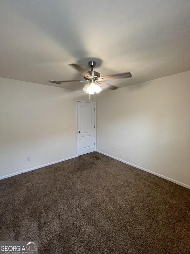 Building Photo - 25 Fox Path