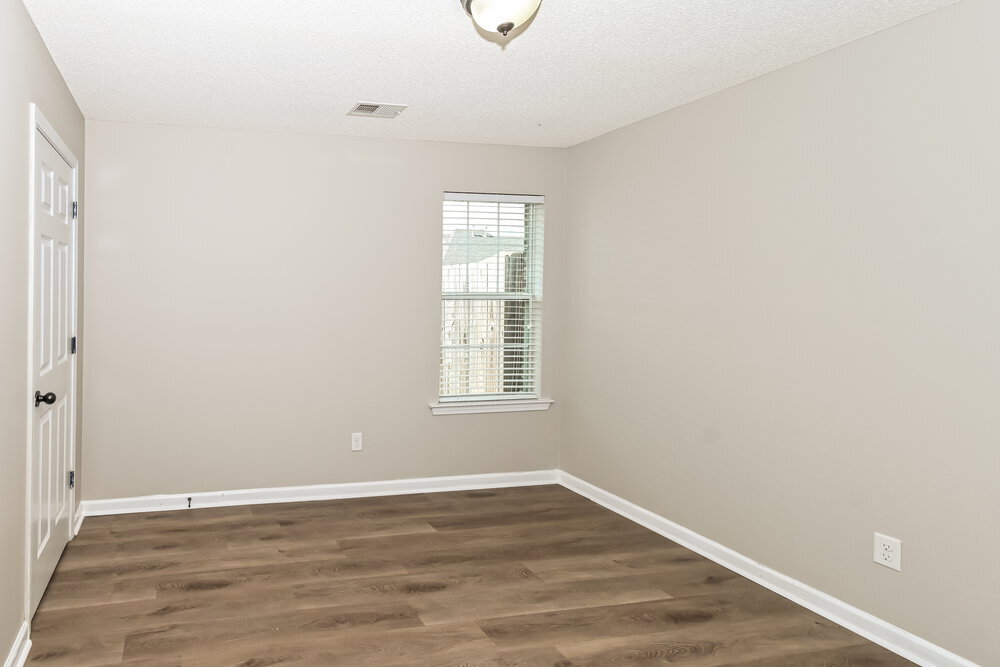 Building Photo - 9876 Southern Oak Way