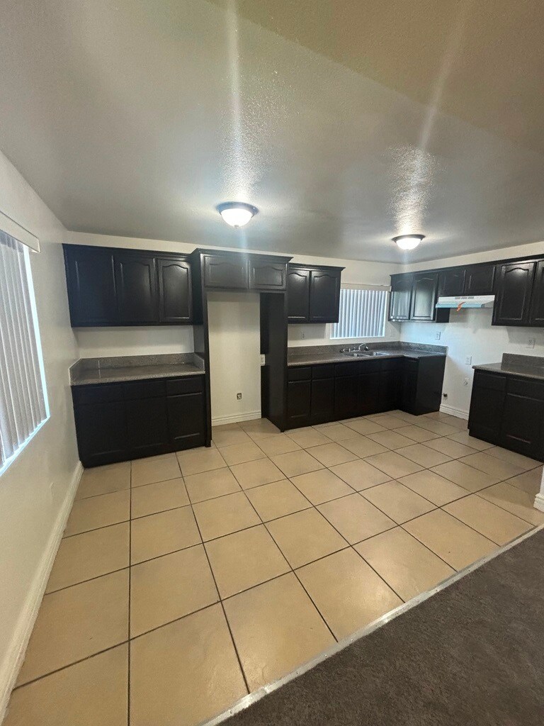 Building Photo - 846 E 109th St