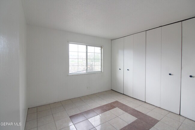 Building Photo - 5200 Carousel Dr