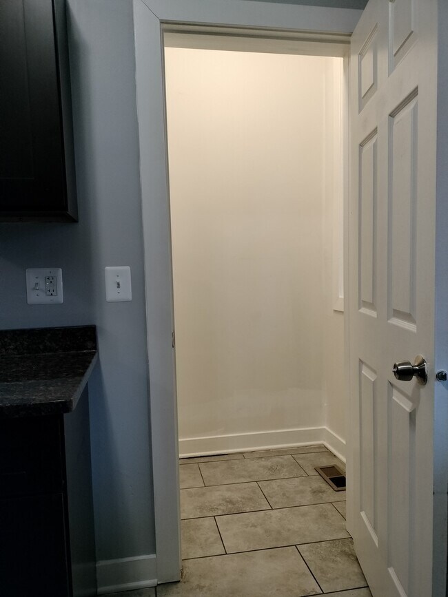 Building Photo - 6601 S Bishop St