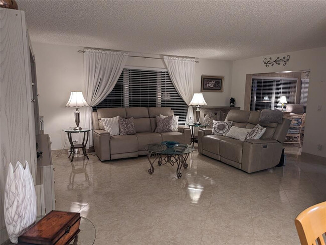 Building Photo - 4525 NW 3rd Ct