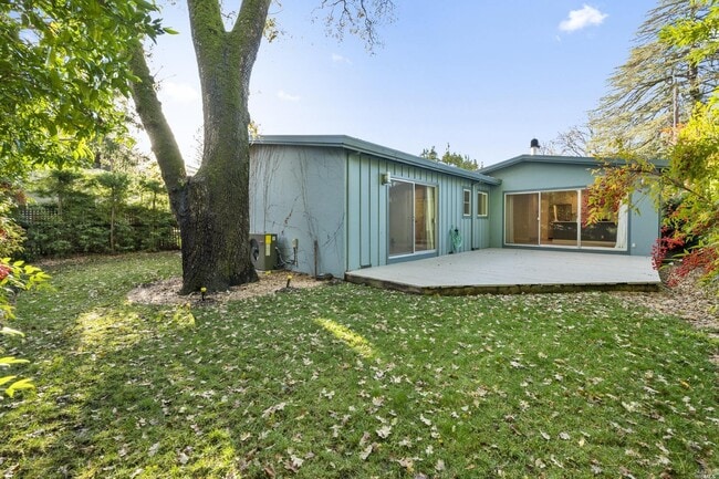 Building Photo - 22 Brennfleck Ave