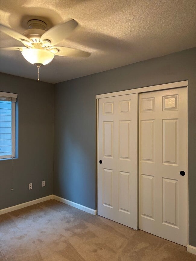 Building Photo - Beautiful 2 Story home in the Desirable Oa...