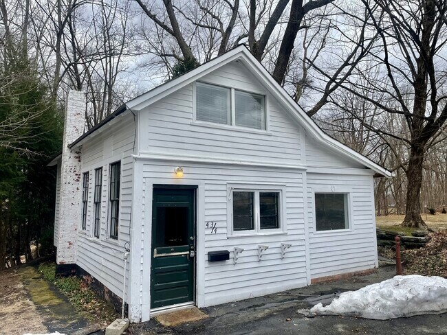 Building Photo - 4 Elm Ave