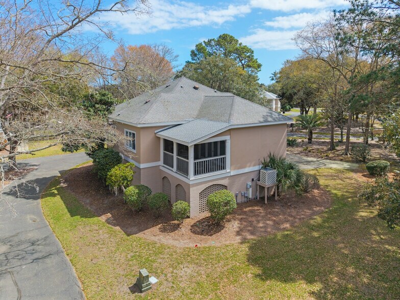 Building Photo - 40 Collins Meadow Dr