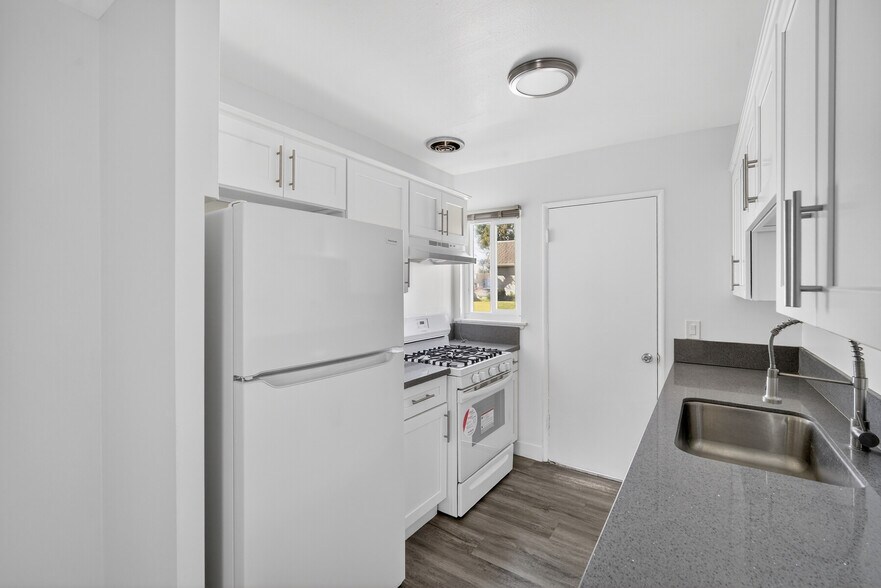 Building Photo - 2100 W Ball Rd