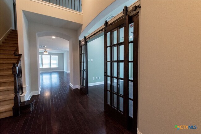 Building Photo - 846 Olive Ln