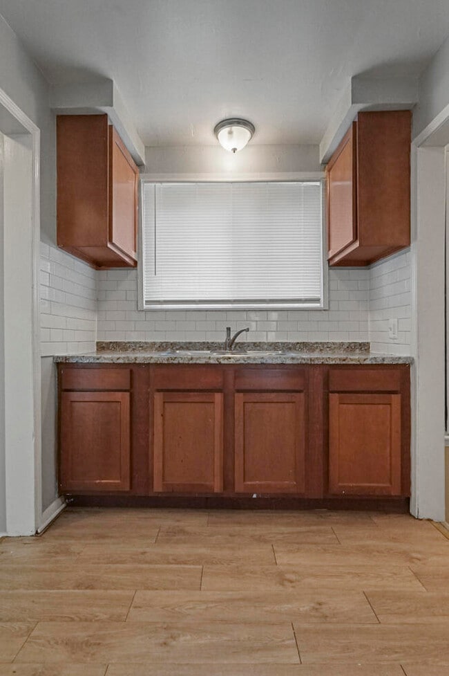 Building Photo - 19356 Westmoreland Rd