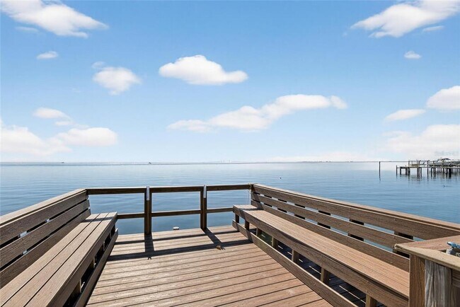 Building Photo - 650 Pinellas Point Dr S