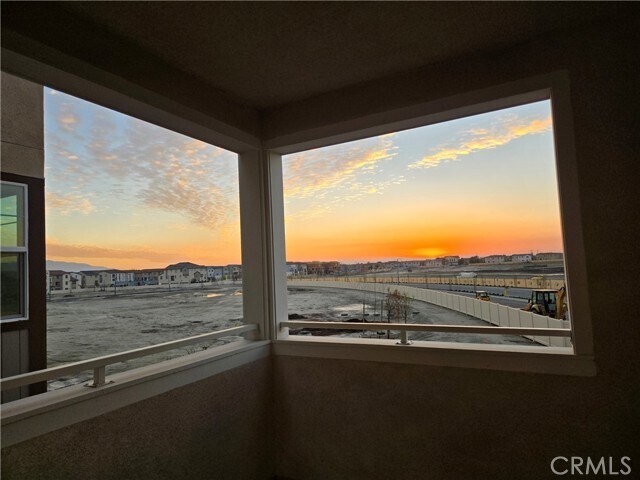 Building Photo - 5961 Huntington Dr