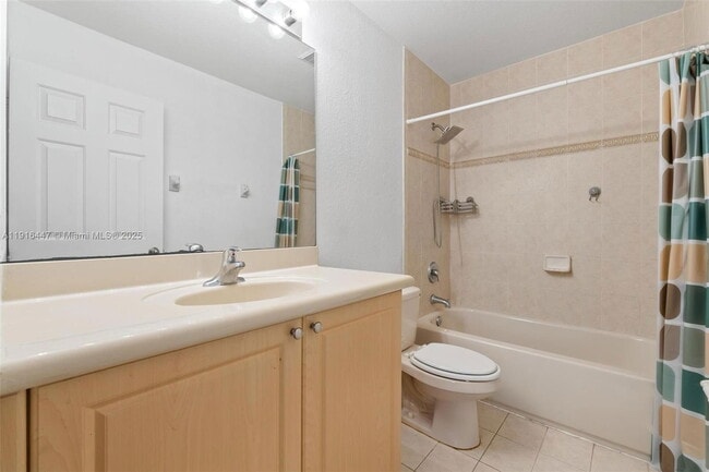 Building Photo - Southeast 26th Court, Homestead, FL 33035 - 4 BR 3 BA villa