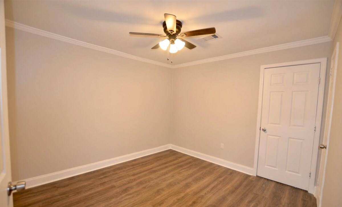 Building Photo - 555 W Johnson St