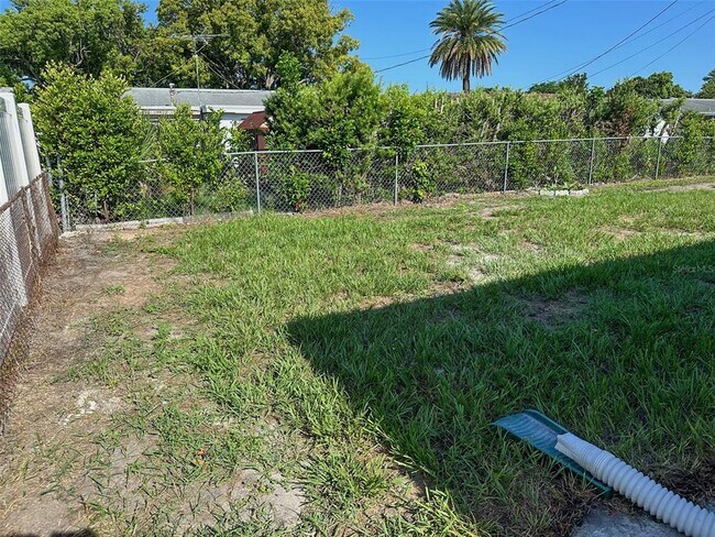 Building Photo - 3607 Cambridge St