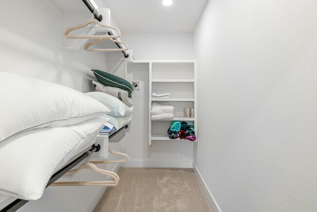 Building Photo - 719 Eleanor Ave