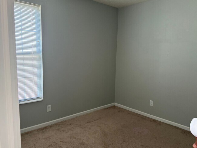 Building Photo - Fantastic 3 Bedroom 2 bath home on a pond