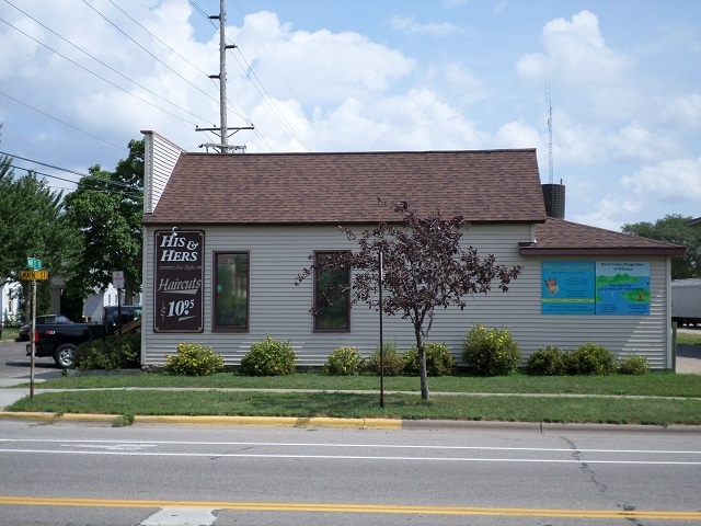 Building Photo - 560 Main St