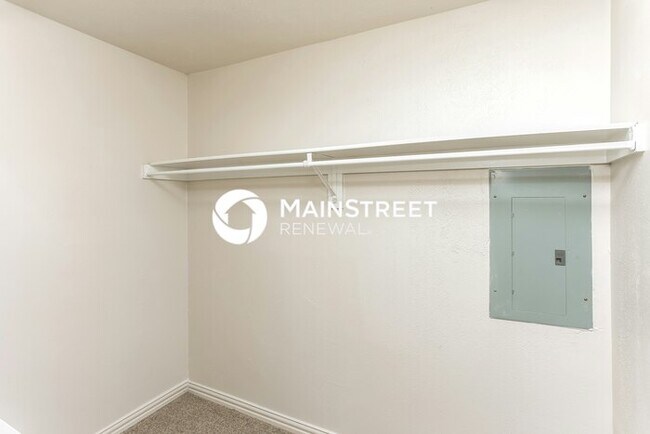 Building Photo - 3 Bedroom Pet-Friendly Home in Arlington, TX with Main Street Renewal