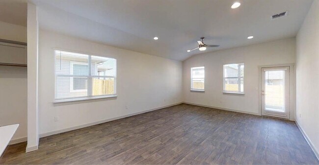 Building Photo - 3708 Niddry Dr