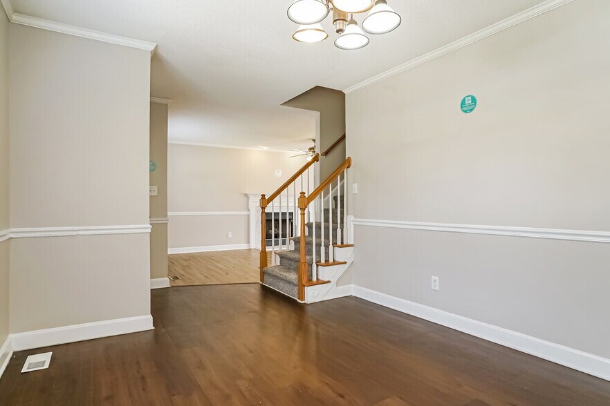 Building Photo - 102 Westwood Pl