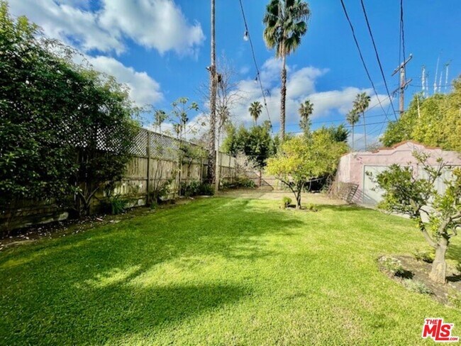 Building Photo - 459 S Holt Ave