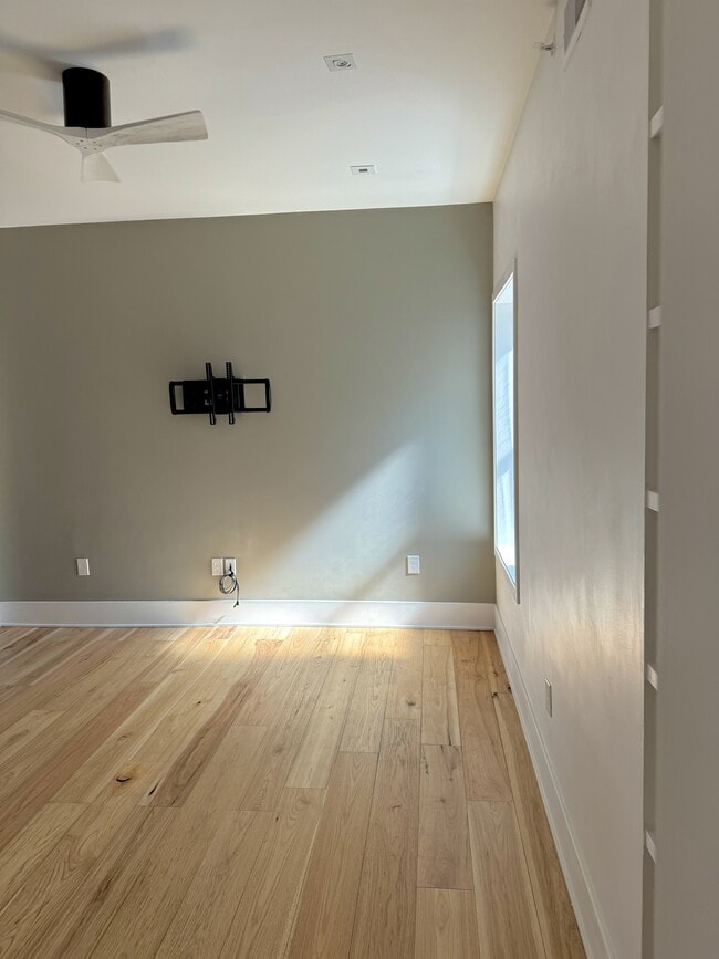 Building Photo - 32 E Court St