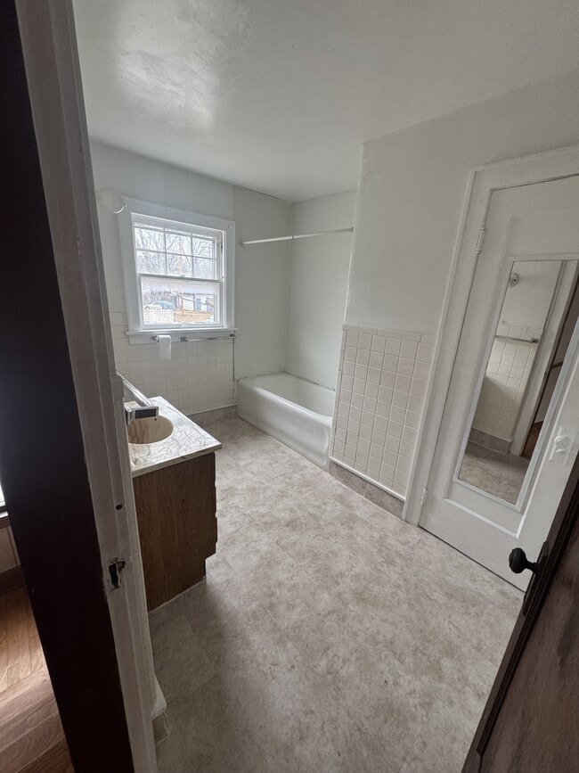 Building Photo - 1620 SW Topeka Blvd