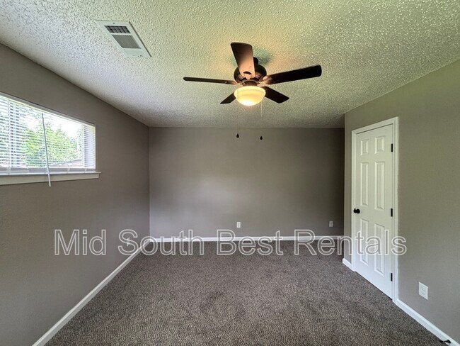 Building Photo - 4309 N Cypress St