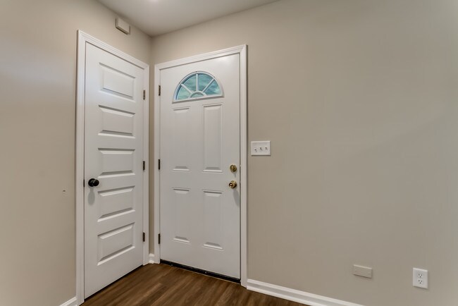 Building Photo - 1511 5th Ave