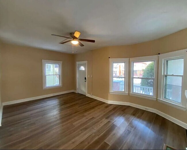 Building Photo - Welcome to your next home!