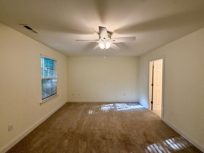 Building Photo - Beautiful Updated Townhouse located in Iredell County! 2BR/2.5BA Garage