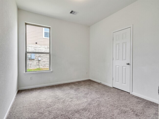 Building Photo - 6011 Whitewing Rd