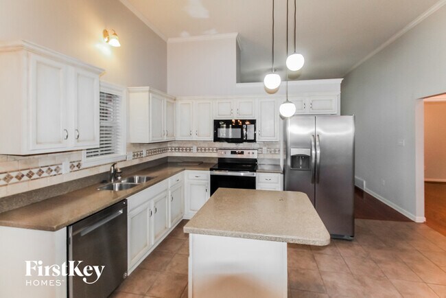 Building Photo - 8672 Eagle Dr